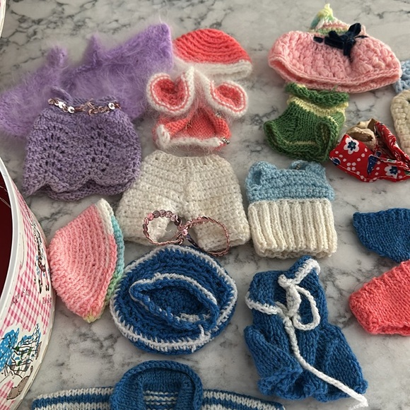 Doll with extras in Collector Hollie Hobbie Case - Picture 2 of 12